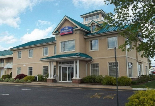 Howard Johnson Hotel by Wyndham Toms River