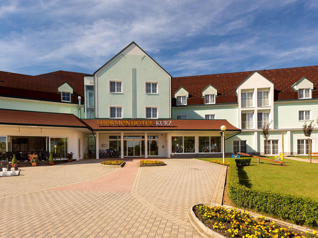 Nebersdorf酒店住宿-Thermenhotel Kurz