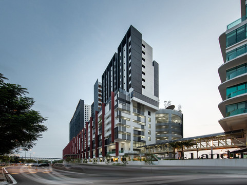 Jenjarom酒店住宿-The Canvas Hotel