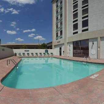携程酒店 威奇托市区会展中心假日套房酒店 Wyndham Garden Wichita