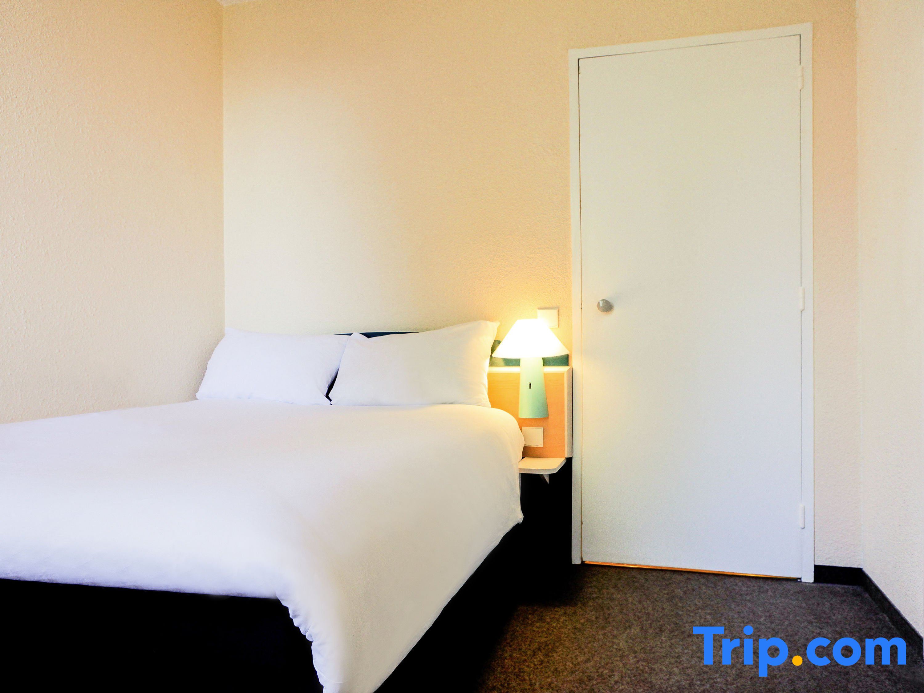 Ibis Lyon Est Bron