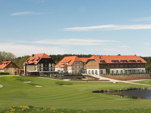 Blankenhain酒店住宿-Spa & GolfResort Weimarer Land