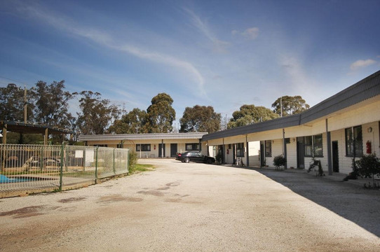 Newbridge酒店住宿-Calder Family Motel