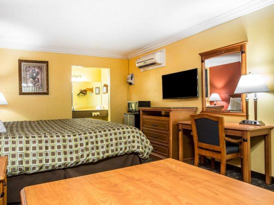 Rodeway Inn Old Town Temecula Room Type - King Room - Accessible/Non-Smoking