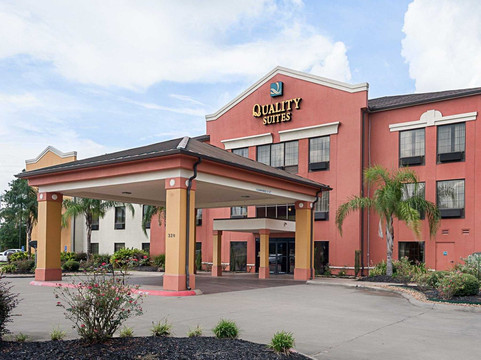 Quality Suites Sulphur