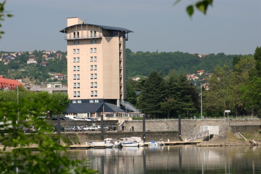 基里亚德里昂吉沃尔酒店-官方