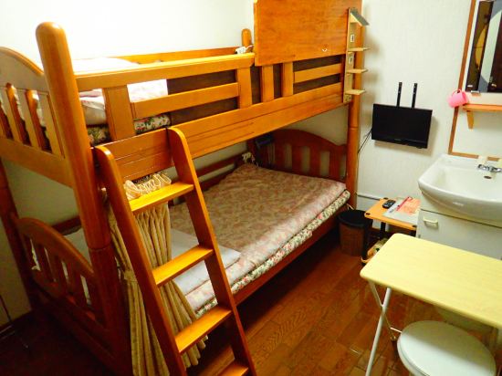 Yufuin Country Road Youth Hostel Room Type - Twin Room with Bunk Bed