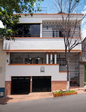 普拉多 61 号旅馆-官方