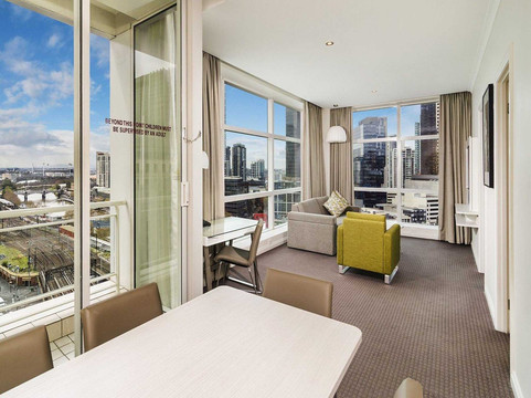 克拉丽奥盖特威套房酒店主图