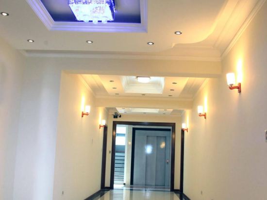 Prince Hotel, Andres Ibanez