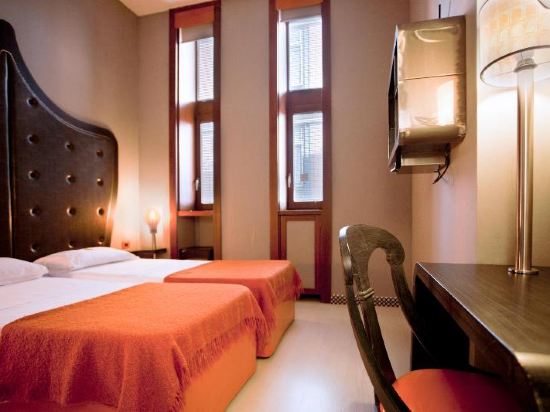 Orange Hotel Room Type - TWIN DELUXE