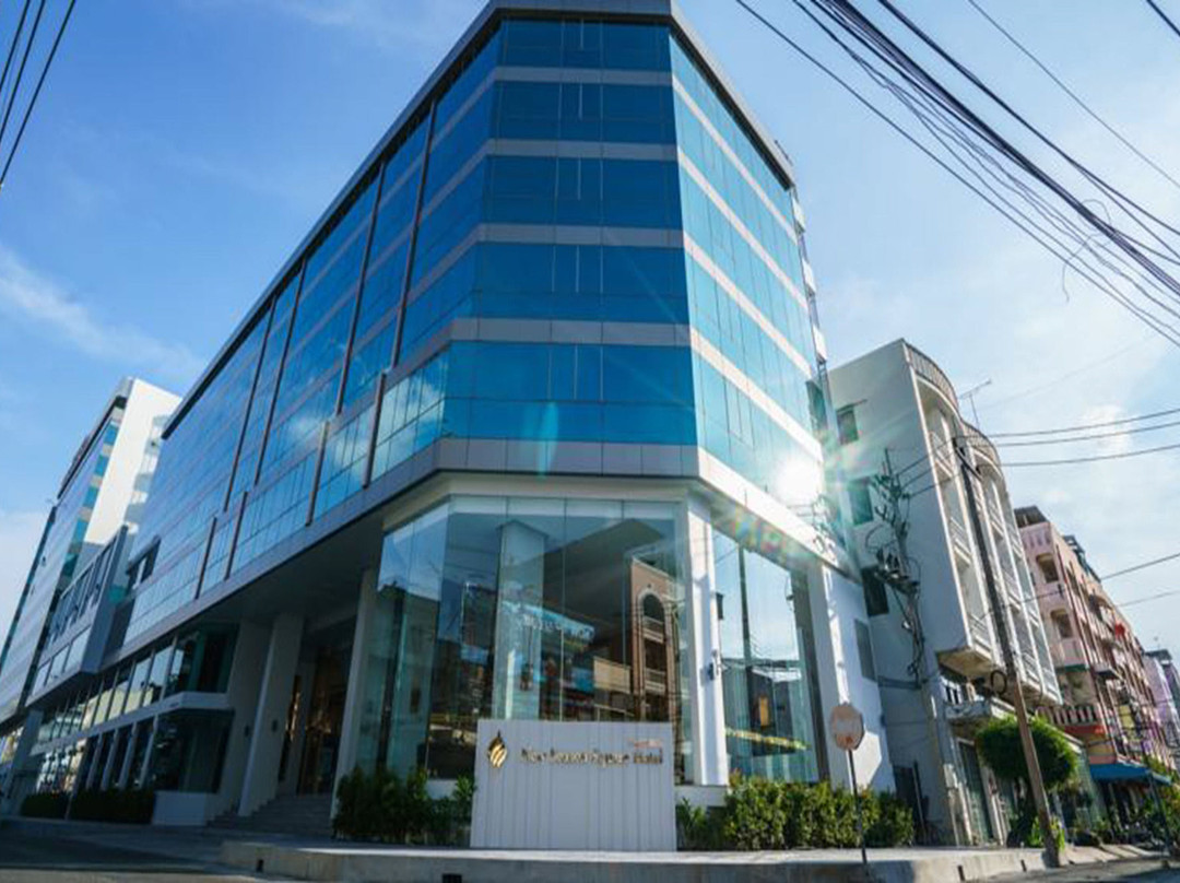 新季节广场酒店