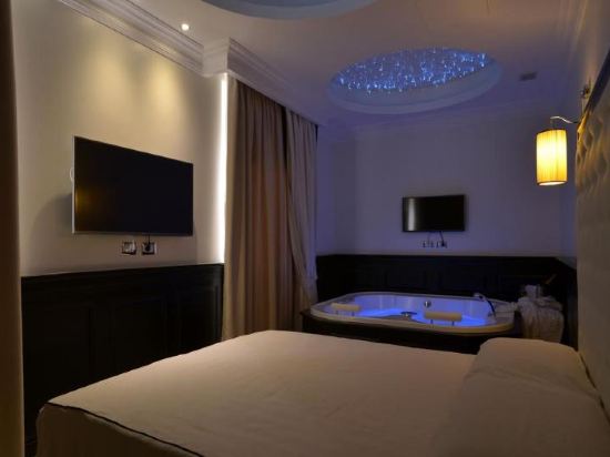 Vaticano Royal Suite Room Type - Queen Suite