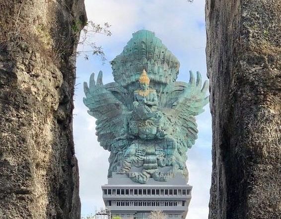 神鹰广场2.jpg 神鹰广场2.jpg