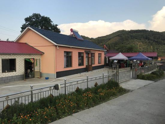 宽甸油菜花小妹农家院