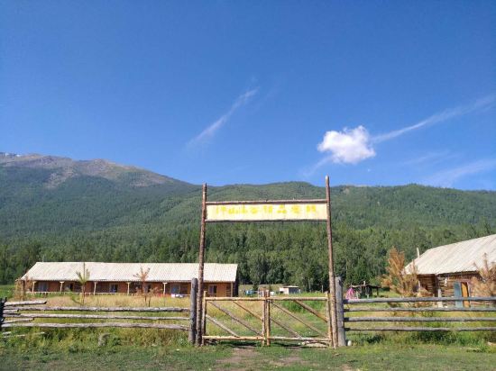 喀纳斯伴山溪谷精品客栈