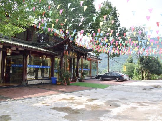 天台山龙鱼水寨酒店