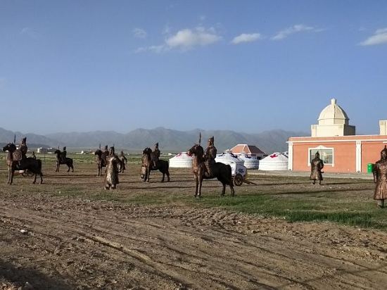 乌兰达布逊淖尔民族风情园