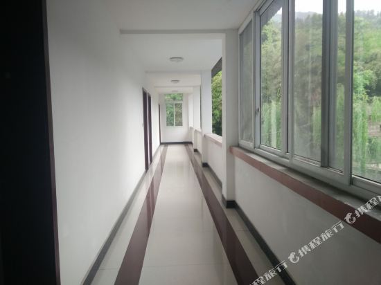 峨眉山根艺农家乐