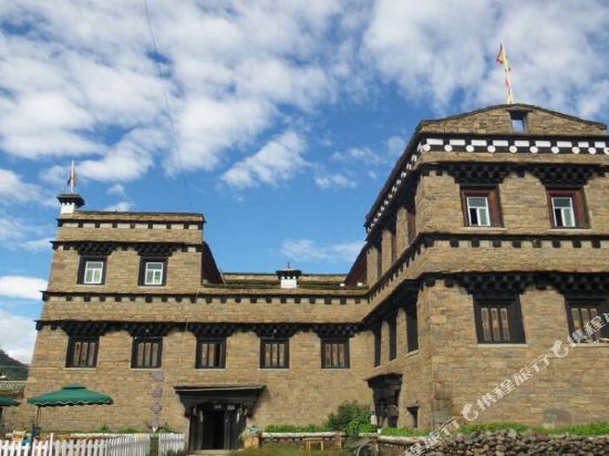 十月稻城青年旅舍