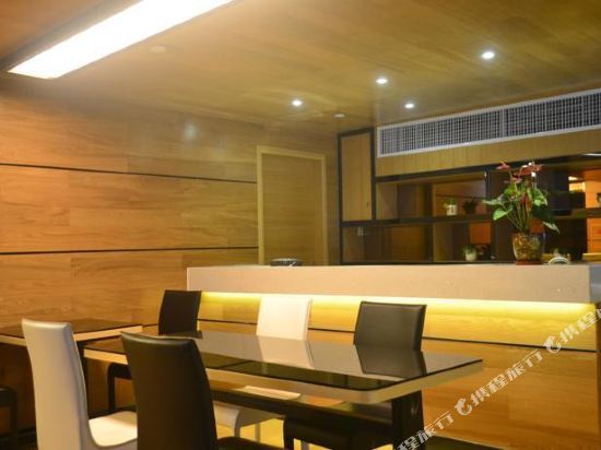 麗枫酒店(珠海拱北口岸轻轨总站店)