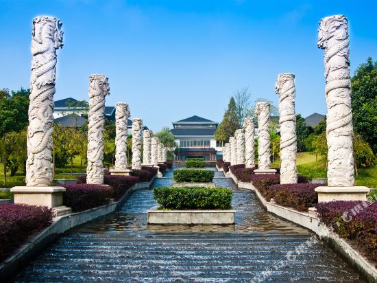 龙佑赤壁温泉度假区