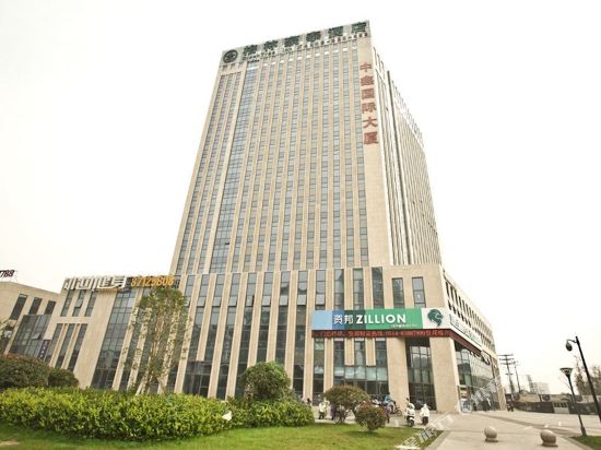 云格酒店（扬州中鑫大厦何园店）