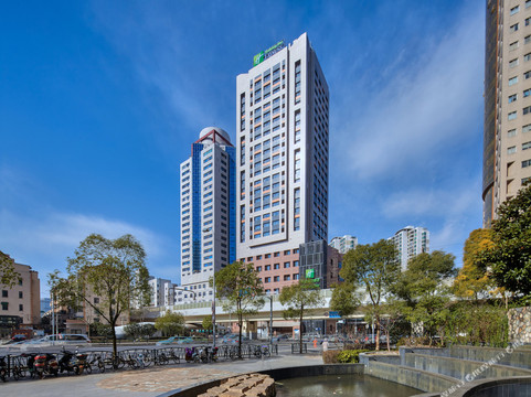 上海镇坪智选假日酒店主图