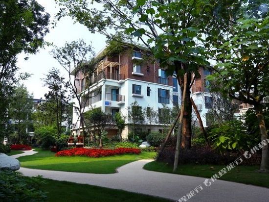 青城山珀菲度假公寓