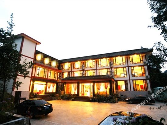 峨眉山叠翠逍遥山庄