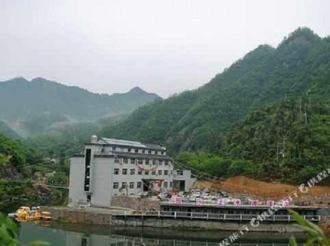 磐安东岩度假山庄