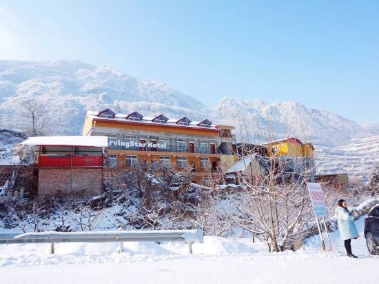 茂县卡宾滑雪度假酒店