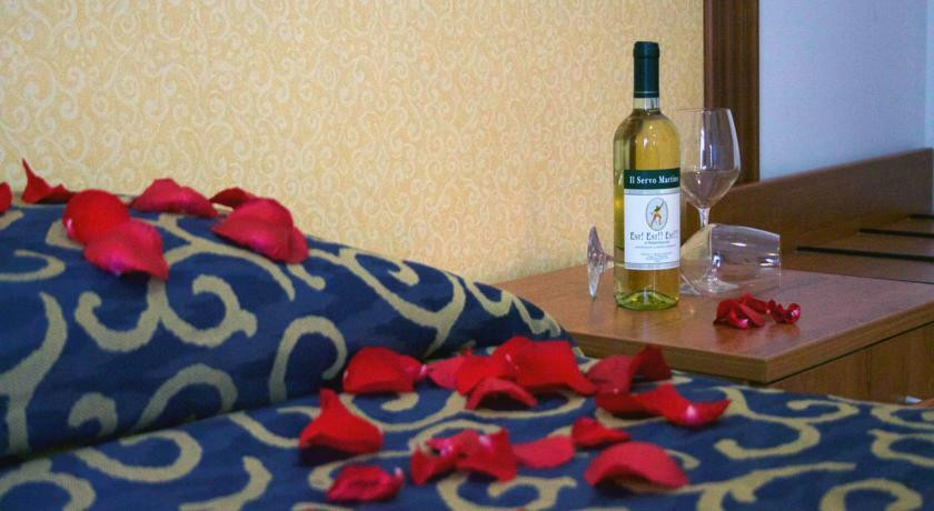 Fastello酒店住宿-La Carrozza d'Oro