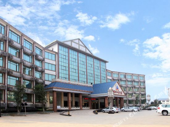 嘉鱼三湖假日大酒店