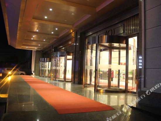 庆阳雄越大酒店