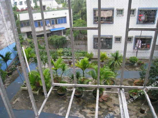 海口军医家庭旅馆