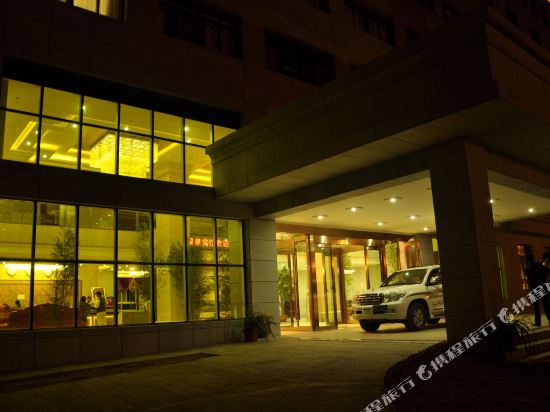 八宿多拉神山温泉宾馆