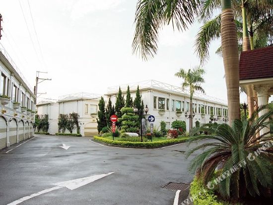 新北青青花园汽车旅馆