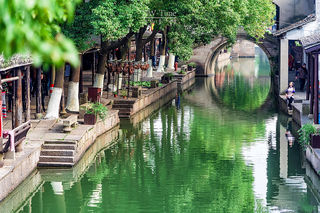 【秋游江南】一周时间，0元红叶、银杏红墙、小桥流水、江南园林、都市夜景之旅~