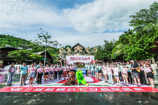 在阳光明媚的清晨里,你是我心里一个只有背影的天使