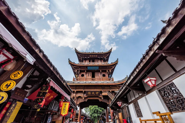 长江沿线旅游清单，除了三峡，这些地方此生必来一次！