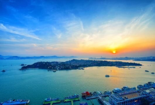 厦门鼓浪屿+五缘湾游海帆船出海一日游16人mini小团【[小包专享]全程一导制，15人mini小团，，逛足鼓浪屿~】