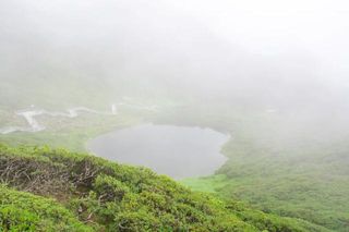 云南大理苍山呈“水墨画”，烟雨笼罩的洗马潭，犹如人间仙境！