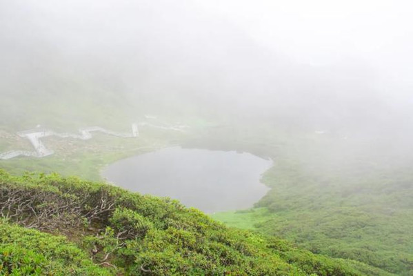 云南大理苍山呈“水墨画”,烟雨笼罩的洗马潭,犹如人间仙境!