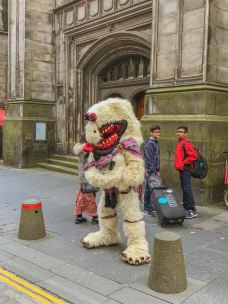 皇家英里大道-爱丁堡-翱翔的大鲨鱼