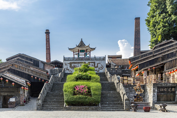 住在艺术的世界里,探寻佛山陶瓷历史文化的足迹