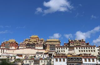 我喜欢的样子在大理,是在山海云月客栈观日出,在洱海边悠闲漫步