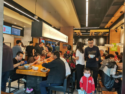 去兰州旅游的外地朋友,这家牛肉面店是必不可少的打卡之地