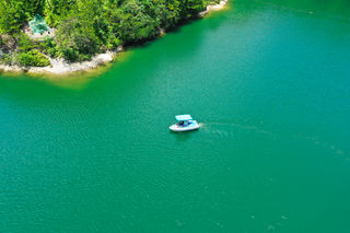 这个夏天到缙云旅游，三溪探险漂流好玩不容错过，还有粉色沙滩
