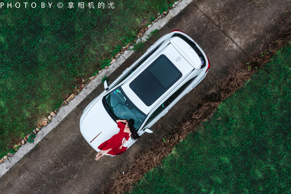 用车轮丈量大地,驾红旗穿越四城,带着希望追求梦想